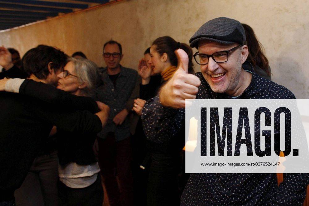 Spanish film maker Juanjo Gimenez (R) and the members of his team celebrate after knowing that their film Timecode has been nominated as best fiction shortfilm for the Oscar (the Academy of Motion Picture Arts and Science Awards) in Barcelona, Catalonia, Spain on 24 January 2017. BEST FICTION SHORTFILM FOR THE OSCAR: TIMECODE !ACHTUNG: NUR REDAKTIONELLE NUTZUNG! 20170124-636208732011034916