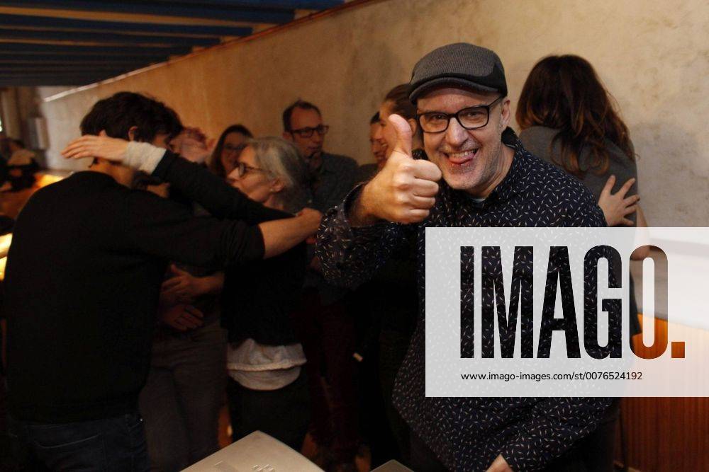 Spanish film maker Juanjo Gimenez (R) and the members of his team celebrate after knowing that their film Timecode has been nominated as best fiction shortfilm for the Oscar (the Academy of Motion Picture Arts and Science Awards) in Barcelona, Catalonia, Spain on 24 January 2017. BEST FICTION SHORTFILM FOR THE OSCAR: TIMECODE !ACHTUNG: NUR REDAKTIONELLE NUTZUNG! 20170124-636208731985295411