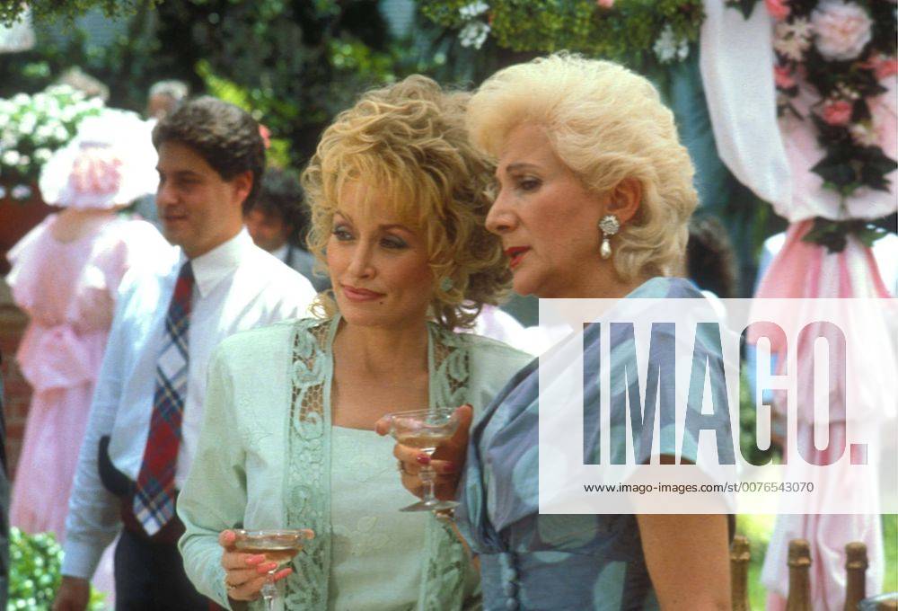 Jan. 17, 2006 - F9207.OLYMPIA DUKAKIS AND DOLLY PARTON IN STEEL MAGNOLIAS .SUPPLIED BY TV-FILM-STILL - ZUMAg49_ 20060117_gaf_g49_091