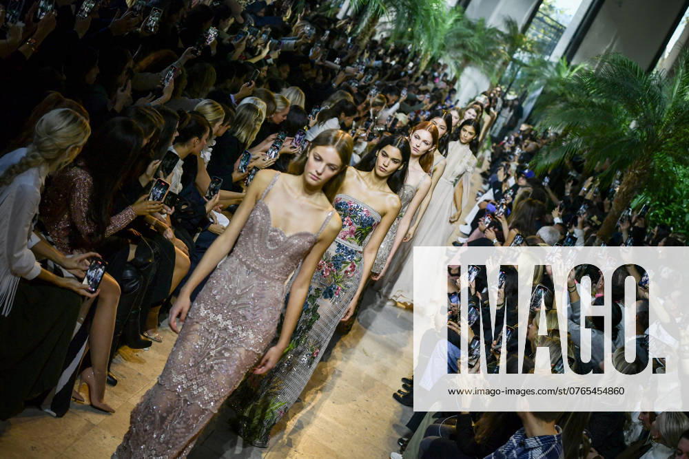 PFW - Elie Saab Runway Models walk the runway for a collection by Elie Saab as part of Paris Fashion Week at the Palais de Tokyo in Paris, on September 28, 2024. Photo by Firas Abdullah ABACAPRESS.COM Paris Ile-de-France France