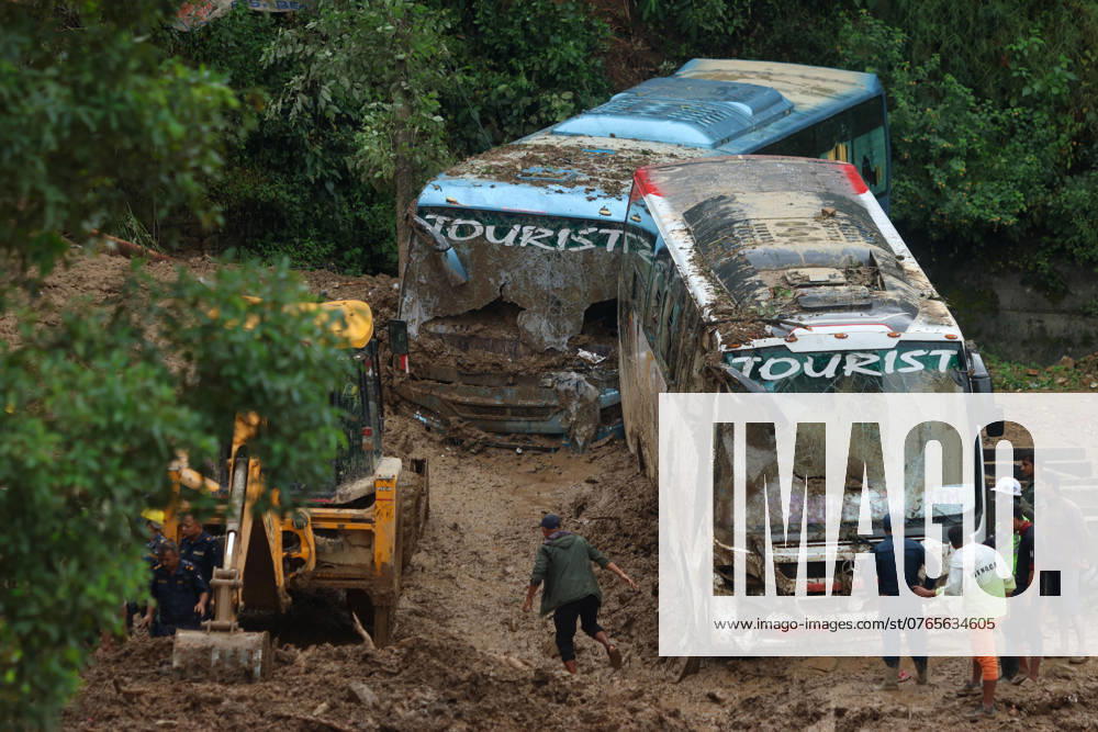 Rescuers carry out their work at a landslide site following heavy rainfall in Dhading District, Nepal on September 29, 2024. Authorities say 35 people died in this landslide. Kathmandu Nepal - ZUMAd164 20240929_zip_d164_001
