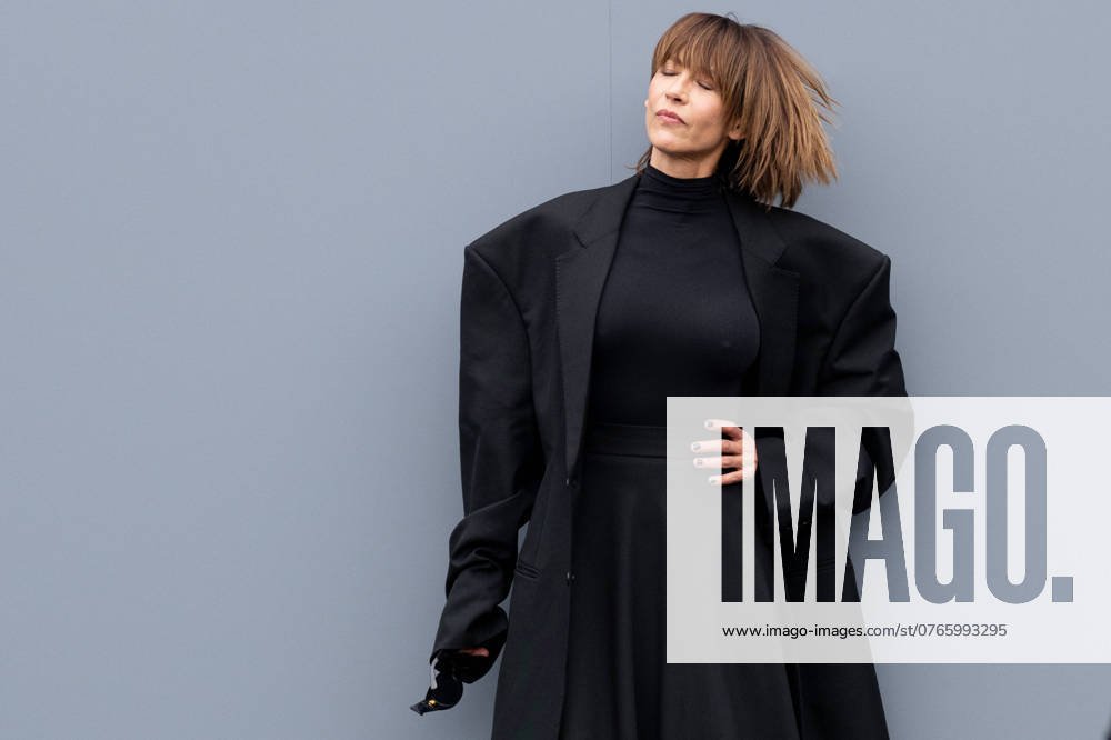 Paris Fashion Week, Gäste der Balenciaga Modenschau Arrivées au défilé de mode féminin Balenciaga printemps été 2025 lors de la Fashion Week de Paris PFW Sophie Marceau Arrivées au défilé de mode féminin Balenciaga printemps été 2025 lors de la Fashion Week de Paris PFW , à Paris, France, le 30 septembre 2024 Da Silva Perusseau Bestimage Celebs attend the Balenciaga Paris Womenswear Spring Summer 2025 show as part of Paris Fashion Week on September 30, 2024 in Paris, France Paris France