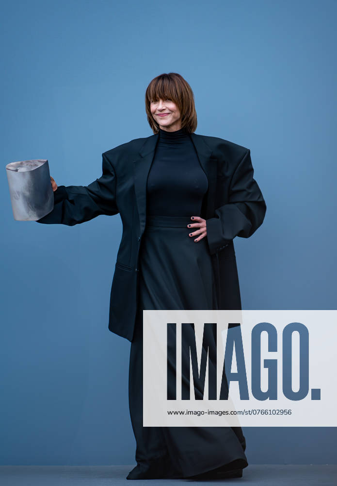 Paris Fashion Week Arrivees au defile Balenciagga Sophie Marceau attends the Balenciaga Paris Womenswear Spring Summer 2025 show as part of Paris Fashion Week on September 30, 2024 in Paris, France 309842 2024 09 30 Paris France
