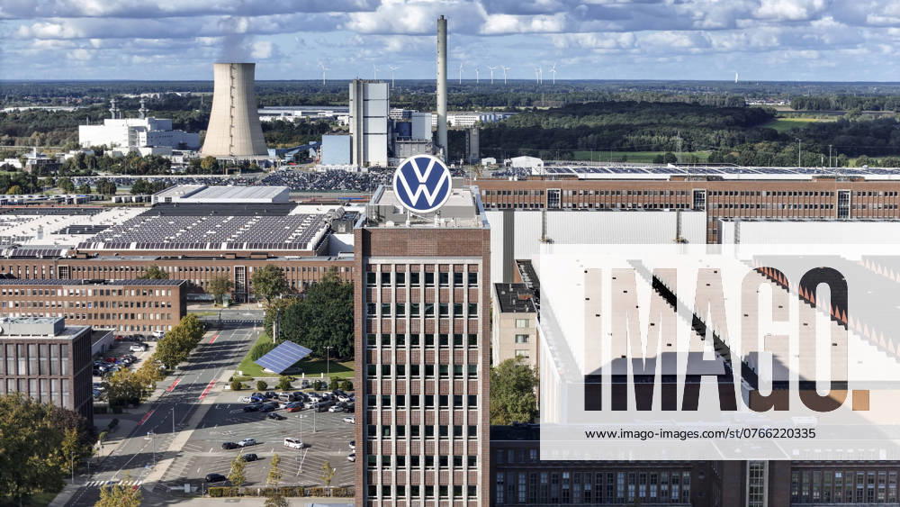Volkswagen VW logo on the brand tower at Group headquarters in Wolfsburg, 29 09 2024 The Volkswagen Group has announced cost-cutting measures for its German plants Wolfsburg Lower Saxony Germany