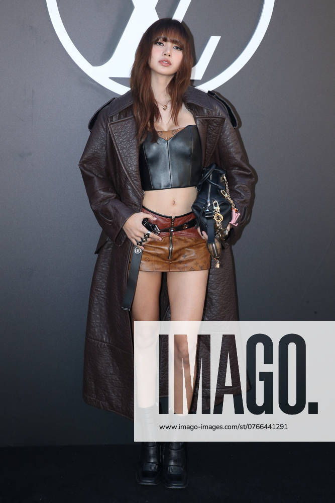 Hotocall pour le défilé Louis Vuitton prêt à porter printemps été 2025 lors de la fashion week à Paris Pranpriya Manobal alias Lisa Célébrités au Défilé Louis Vuitton, Collection Prêt à porter Printemps Eté 2025 dans le cadre de la Fashion Week de Paris, France, le 1er Octobre 2024 Bertrand Rindoff Bestimage Celebrities at Louis Vuitton Fashion show, Womenswear Spring Summer 2025 as part of Paris Fashion Week on October 01, 2024 in Paris, France Paris France