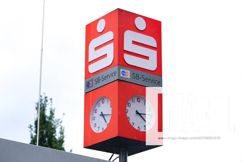 Düsseldorf 02 10 2024 Sparkasse Stadtsparkasse SB Service Maestro Garath Düsseldorf North Rhine-Westphalia Germany