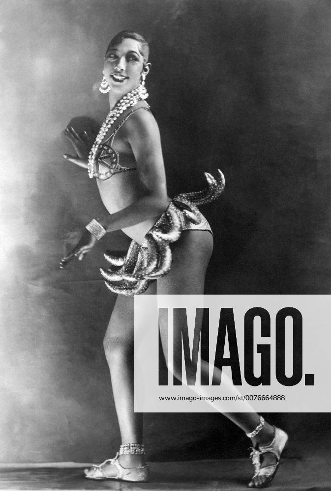 IMAGO ICONS: Josephine Baker March 21, 2006 - Josephine Baker, La Folie Du Jour revue at Folies-Bergere, Paris, 1926 - ZUMAg145 20060321_zap_g145_1083