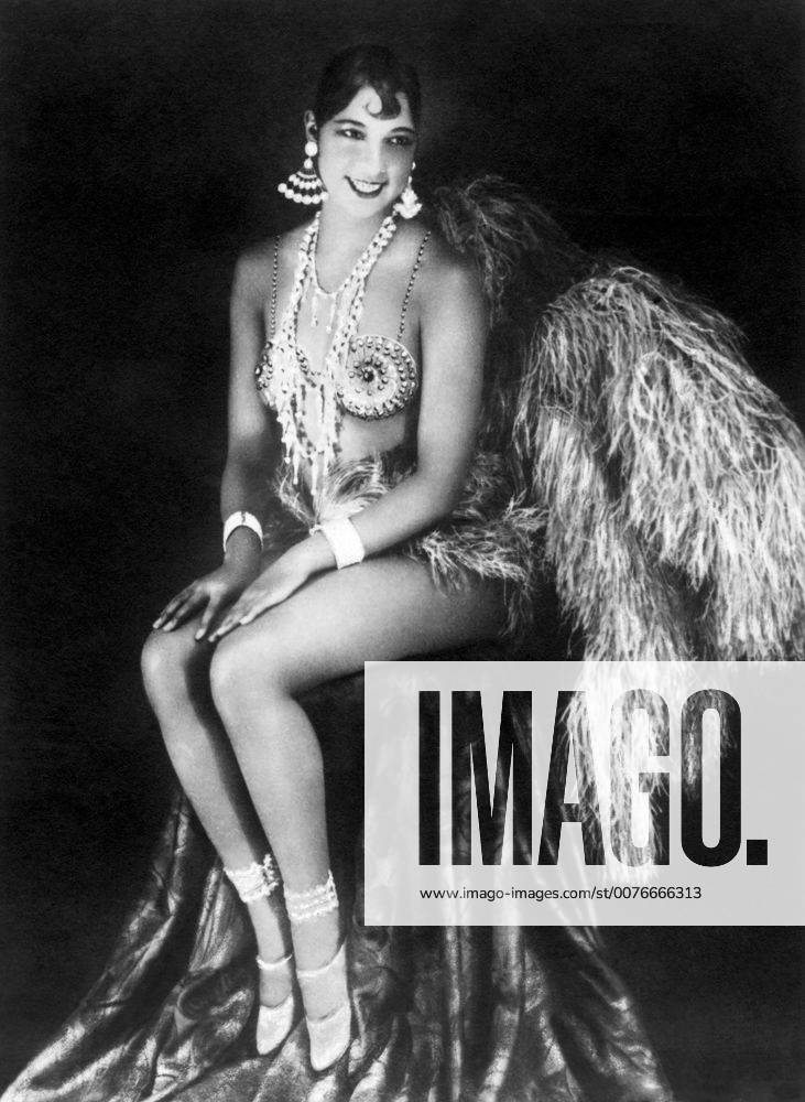 IMAGO ICONS: Josephine Baker March 21, 2006 - Josephine Baker, La Folie Du Jour revue at Folies-Bergere, Paris, 1926 - ZUMAg145 20060321_zap_g145_772