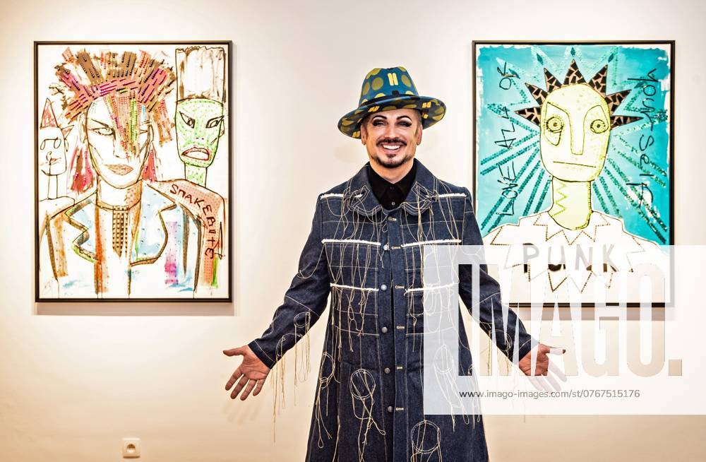 ASS HLN Boy George SINT MARTENS LATEM, BELGIUM - SEPTEMBER 30 : Boy George pictured in The Boutique Gallery on September 30, 2021 in Sint Martens Latem, Belgium, 30 09 2021 Sint Martens Latem BELGIUM