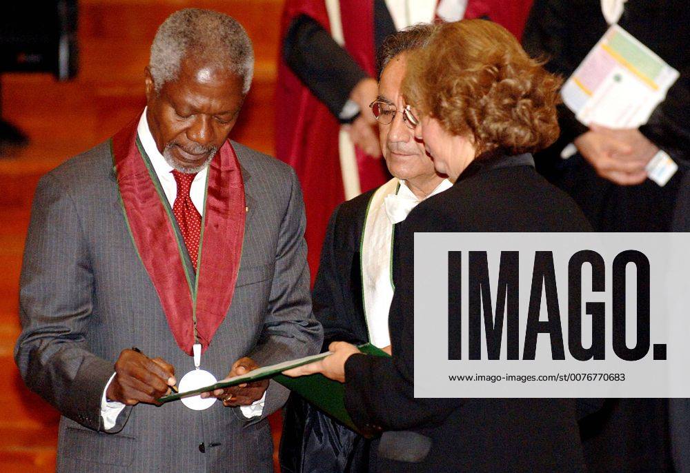 Oct. 12, 2005 - Lisbon, Portugal - 20051012: LISBON, PORTUGAL United Nations General Secretary Kofi Annan was honoured by University Nova of Lisbon with the Honoris Causa degree due to his contribution on help of man kind in terms of human rights, cultural values and defense of world-wide patrimony. Portuguese President Jorge Sampaio, Minister of Cience Jose Mariano Gago and Foreign Affair Minister Diogo Freitas do Amaral, as godfather of Kofi Annan attended the ceremony..K45521. ALVARO ISIDORO LisbonFILES 2005. - ZUMAg49_ 20051012_gaf_g49_212
