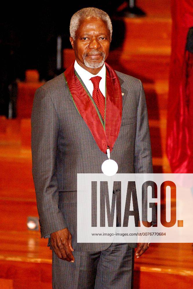 Oct. 12, 2005 - Lisbon, Portugal - 20051012: LISBON, PORTUGAL United Nations General Secretary Kofi Annan was honoured by University Nova of Lisbon with the Honoris Causa degree due to his contribution on help of man kind in terms of human rights, cultural values and defense of world-wide patrimony. Portuguese President Jorge Sampaio, Minister of Cience Jose Mariano Gago and Foreign Affair Minister Diogo Freitas do Amaral, as godfather of Kofi Annan attended the ceremony..K45521. ALVARO ISIDORO LisbonFILES 2005. - ZUMAg49_ 20051012_gaf_g49_213