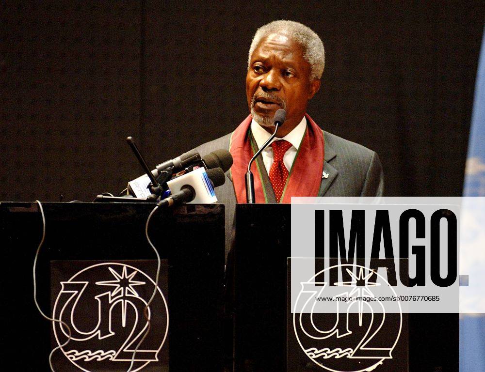 Oct. 12, 2005 - Lisbon, Portugal - 20051012: LISBON, PORTUGAL United Nations General Secretary Kofi Annan was honoured by University Nova of Lisbon with the Honoris Causa degree due to his contribution on help of man kind in terms of human rights, cultural values and defense of world-wide patrimony. Portuguese President Jorge Sampaio, Minister of Cience Jose Mariano Gago and Foreign Affair Minister Diogo Freitas do Amaral, as godfather of Kofi Annan attended the ceremony...K45521. ALVARO ISIDORO LisbonFILES 2005. - ZUMAg49_ 20051012_gaf_g49_214