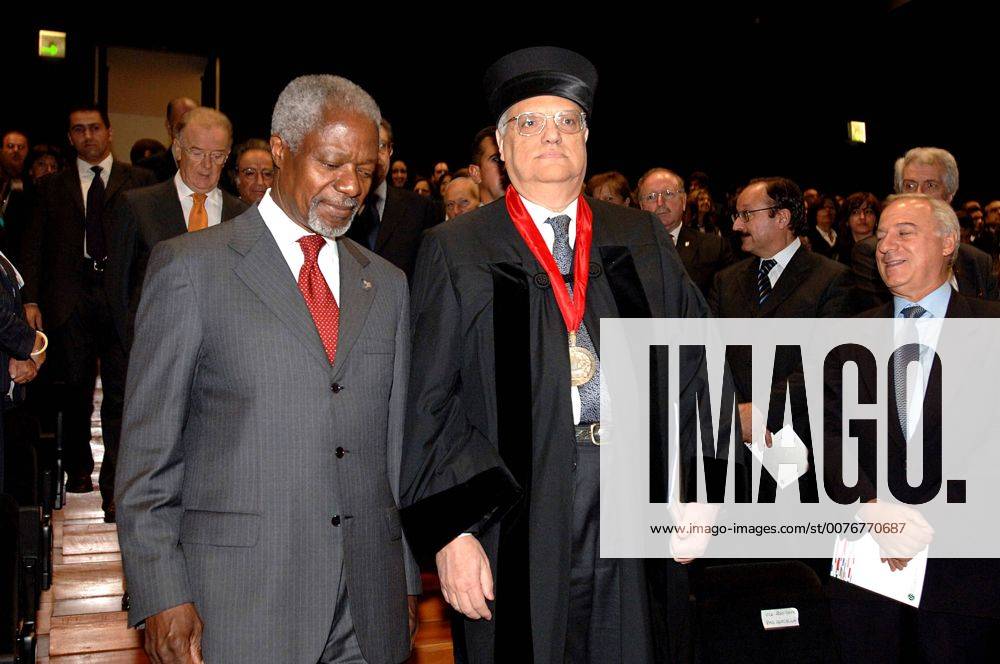 Oct. 12, 2005 - Lisbon, Portugal - 20051012: LISBON, PORTUGAL United Nations General Secretary Kofi Annan was honoured by University Nova of Lisbon with the Honoris Causa degree due to his contribution on help of man kind in terms of human rights, cultural values and defense of world-wide patrimony. Portuguese President Jorge Sampaio, Minister of Cience Jose Mariano Gago and Foreign Affair Minister Diogo Freitas do Amaral, as godfather of Kofi Annan attended the ceremony. In picture Kofi Annan and Diogo Freitas do Amaral. .K45521. ALVARO ISIDORO LisbonFILES 2005. - ZUMAg49_ 20051012_gaf_g49_216
