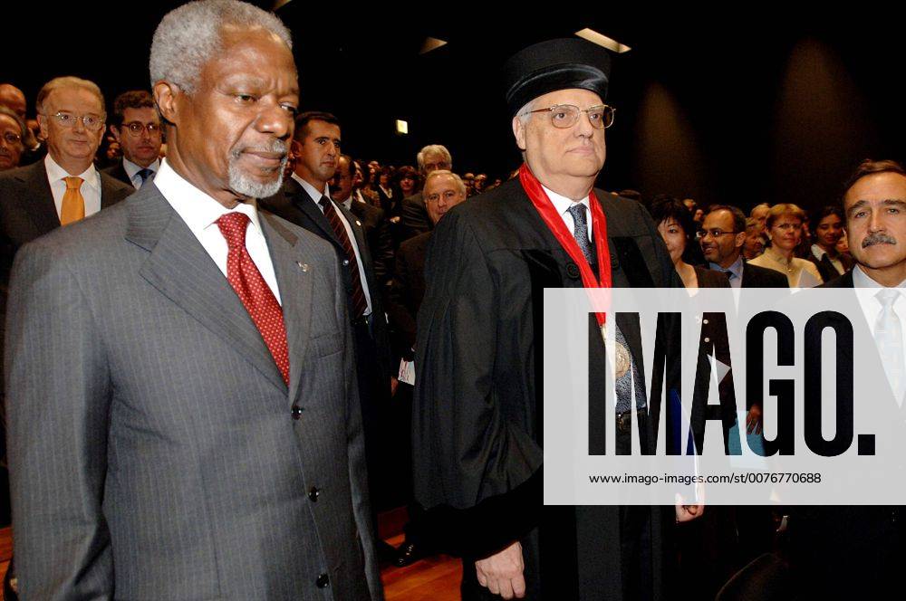 Oct. 12, 2005 - Lisbon, Portugal - 20051012: LISBON, PORTUGAL United Nations General Secretary Kofi Annan was honoured by University Nova of Lisbon with the Honoris Causa degree due to his contribution on help of man kind in terms of human rights, cultural values and defense of world-wide patrimony. Portuguese President Jorge Sampaio, Minister of Cience Jose Mariano Gago and Foreign Affair Minister Diogo Freitas do Amaral, as godfather of Kofi Annan attended the ceremony. In picture Kofi Annan and Diogo Freitas do Amaral. .K45521. ALVARO ISIDORO LisbonFILES 2005. - ZUMAg49_ 20051012_gaf_g49_217