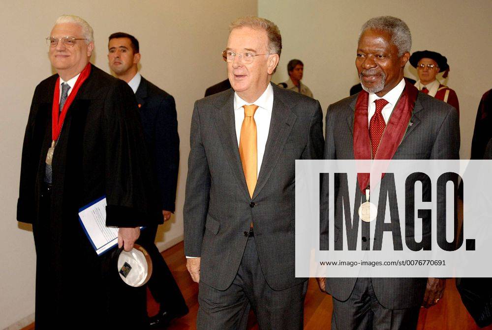 Oct. 12, 2005 - Lisbon, Portugal - 20051012: LISBON, PORTUGAL United Nations General Secretary Kofi Annan was honoured by University Nova of Lisbon with the Honoris Causa degree due to his contribution on help of man kind in terms of human rights, cultural values and defense of world-wide patrimony. Portuguese President Jorge Sampaio, Minister of Cience Jose Mariano Gago and Foreign Affair Minister Diogo Freitas do Amaral, as godfather of Kofi Annan attended the ceremony. In picture Diogo Freitas do Amaral, President Jorge Sampaio and Kofi Annan. .K45521. ALVARO ISIDORO LisbonFILES 2005. - ZUMAg49_ 20051012_gaf_g49_220