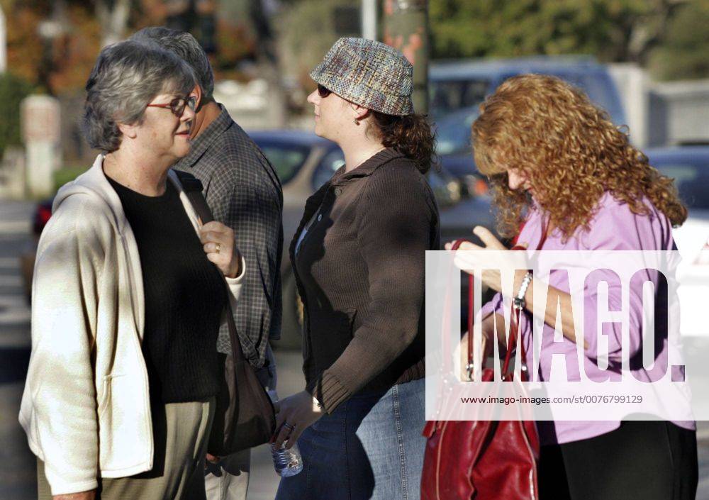 Lily Prudhomme Copple, wife of Eric Copple, leaves the Napa courthouse with family members, after Copple s court proceedings were postponed until Jan. 17 , 2006.Andrea Roth Register photo - ZUMAna3_ 20051122_baf_na3_002