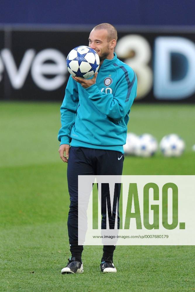 Fußball Champions League Viertelfinale Rückspiel: Abschlusstraining Inter Mailand am 12.04.2011 in der Veltins Arena in Gelsenkirchen. Wesley Sneijder ( Mailand )