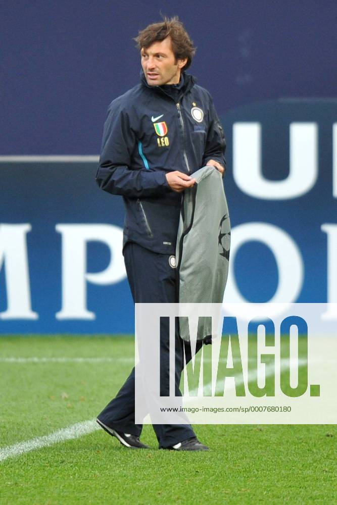 Fußball Champions League Viertelfinale Rückspiel: Abschlusstraining Inter Mailand am 12.04.2011 in der Veltins Arena in Gelsenkirchen. Leonardo ( Trainer Mailand )