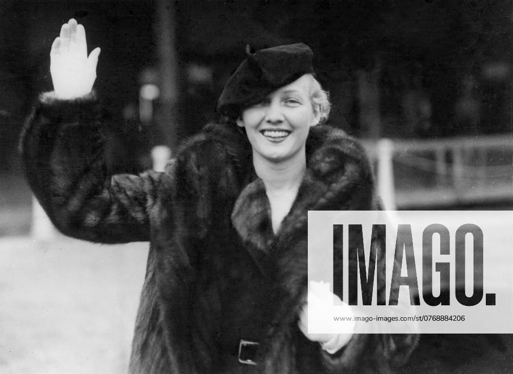 Orig caption CHARLIE CHAPLIN S LEADING LADY ARRIVES IN ENGLAND 18 11 33 Miss Virginia Cherrill, who played the blind flower girl in City Lights with Charlie Chaplin, photographed on her arrival in Plymouth today from Hollywood She landed from the s s Champlain Note V Cherrill, 1908 1996, American actress Bere