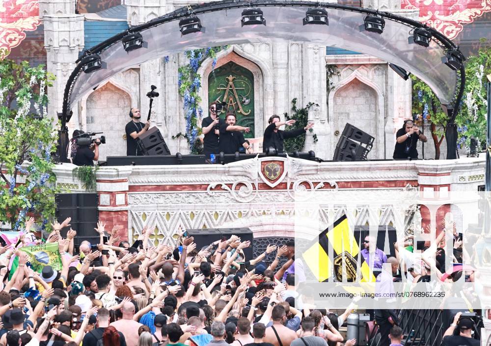Tomorrowland Brazil 2024 ITU (SP), 10 11 2024 FESTIVAL MUSIC TOMORROWLAND SP The Duo Duddogz during Tomorrowland Brasil which starts this Friday, October 11, 2024 in the city of Itu, is expected to receive more than 100 thousand people this weekend during the Festival, with the theme Adscendo the festival ends on Sunday, and has 5 stages and more than 150 artists. (Foto: Leco Viana Thenews2 imago images) Tomorrowland Brazil 2024