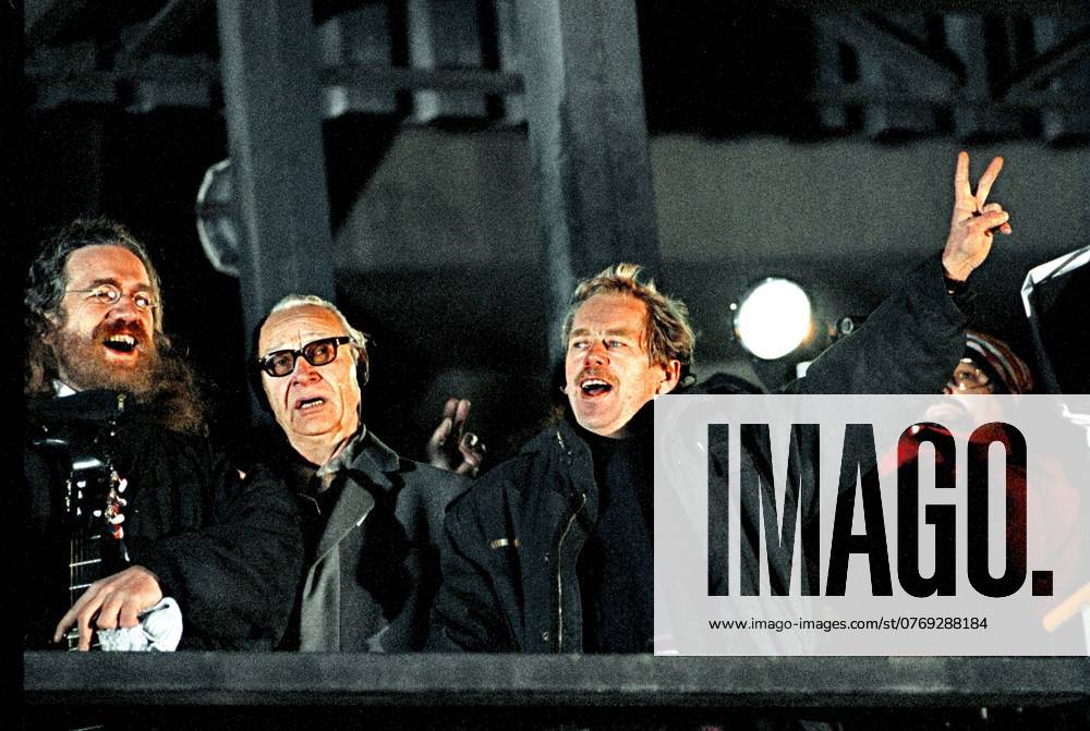 1989 11 29 Alexander Dubcek and Vaclav Havel before a crowd in Prague PRAGUE CZECHOSLOVAKIA