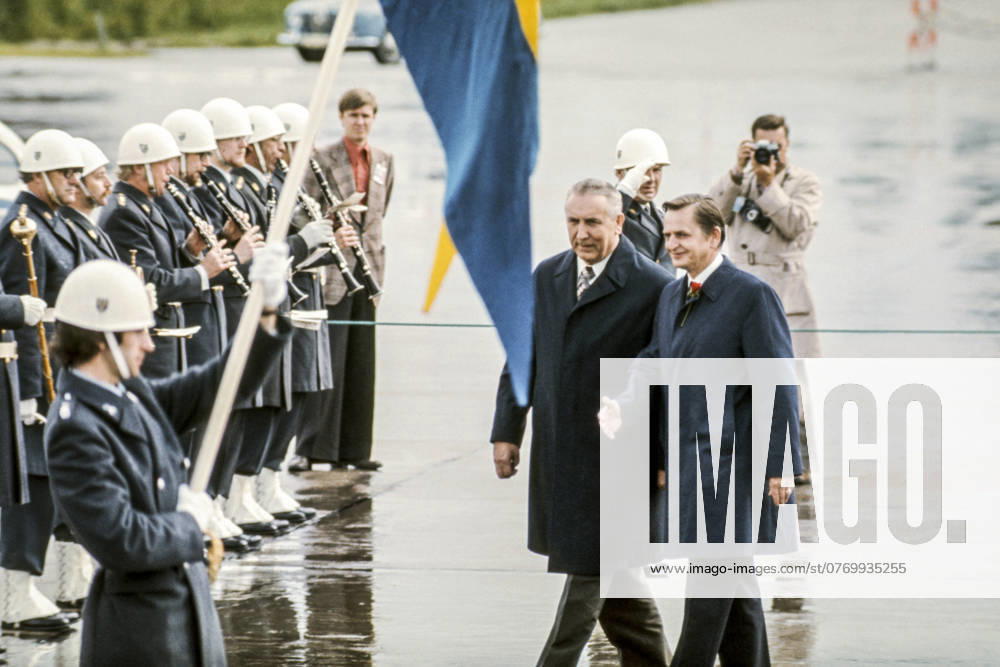 ARCHIVE 19750602 Edward Gierek, Polish communist politician, and Prime Minister Olof Palme during Gierek s visit to Sweden To the left is a brass band with men in uniform playing and in the foreground a standard bearer with the Swedish flag SWEDEN sp sw