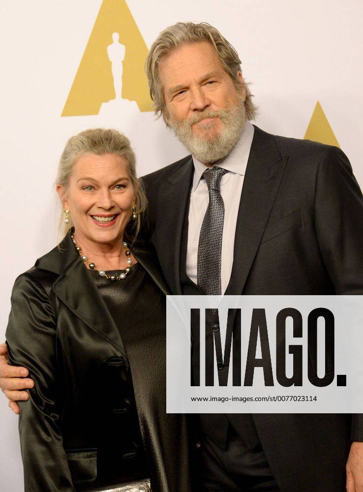 Actor Jeff Bridges (R) and Susan Bridges attend the 89th annual Academy Awards Oscar nominees luncheon at the Beverly Hilton Hotel in Beverly Hills, California on February 6, 2017. LAP20170206107 JIMxRUYMEN