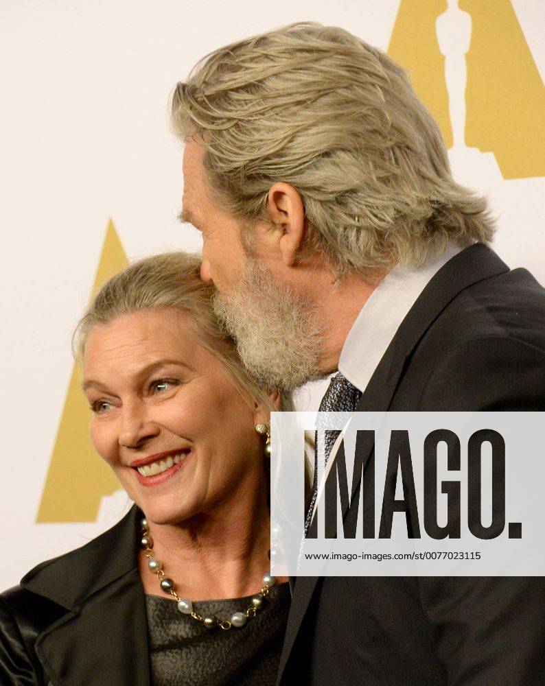 Actor Jeff Bridges (R) and Susan Bridges attend the 89th annual Academy Awards Oscar nominees luncheon at the Beverly Hilton Hotel in Beverly Hills, California on February 6, 2017. LAP20170206109 JIMxRUYMEN