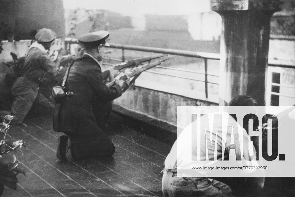 Orig caption THE CIVIL WAR IN SPAIN N P M Militiamen and an Assault Guard on surveillance on the terrace of a building in Madrid Note Rifle Aim CD421 sites MADRID SPAIN sp sw
