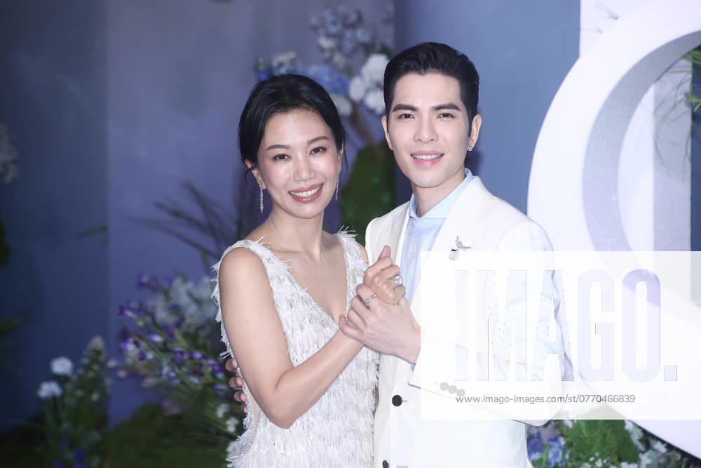 Jam Hsiao und Summer Lin Youhui heiraten in Taipeh TAIPEI, CHINA - OCTOBER 13: Singer Jam Hsiao and his wife Summer Lin Youhui pose at their wedding banquet on October 13, 2024 in Taipei, Taiwan of China.