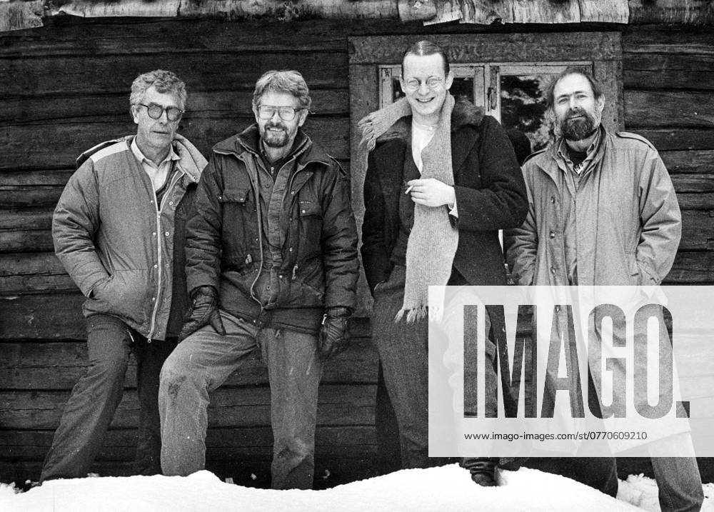 Jörgen Persson photographer cinematographer film filmed Bo Widerberg films 1986 From left director Bo Widerberg, photographer Jörgen Persson, actor Stellan Skarsgard and producer Göran Lindström will make the film The Serpents Path on the Hill c Vojta Klecka Sydsvenskan IBL sp sw