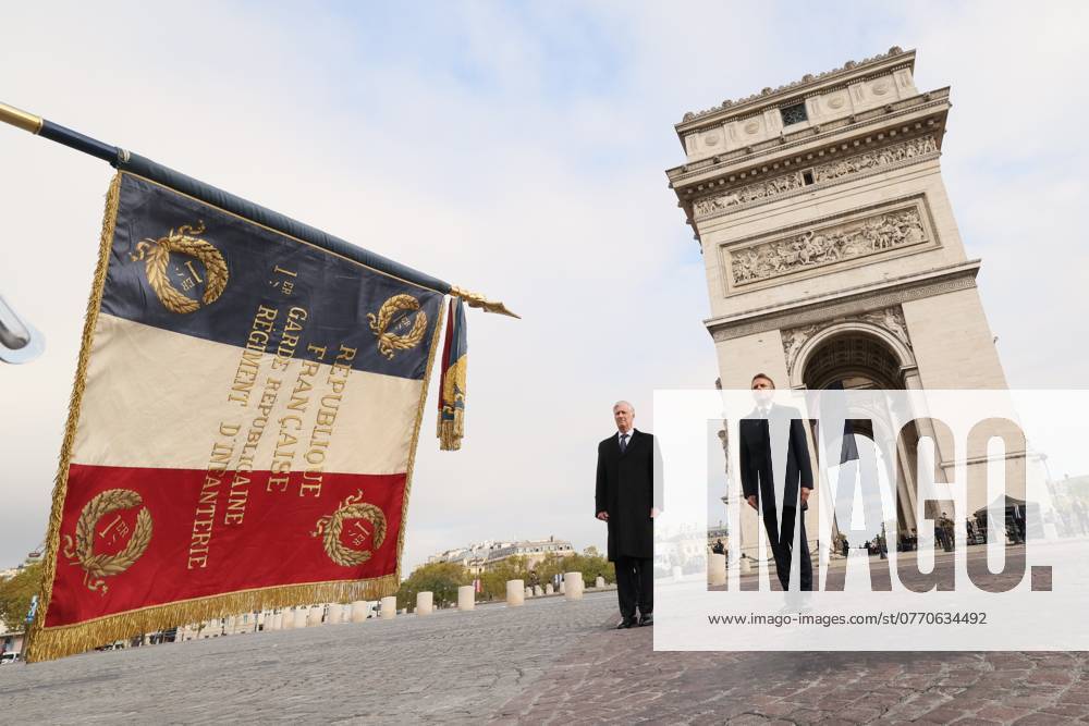 Belgisches Königspaar, Philippe und Mathilde auf Staatsbesuch in Frankreich King Philippe - Filip of Belgium and President of France Emmanuel Macron pictured during the welcoming ceremony at the Arc de Triomphe, on the first day of the official state visit of the Belgian royal couple to France, in Paris, Monday 14 October 2024. The Belgian Royal Couple is on a three-day visit to France. BENOITxDOPPAGNE 102478524
