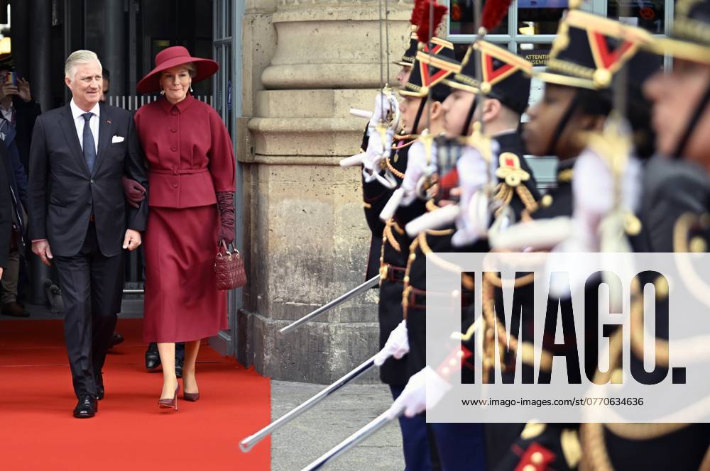 Belgisches Königspaar, Philippe und Mathilde auf Staatsbesuch in Frankreich State Visit of King Philippe and Queen Mathilde to France (Day 1) PARIS, FRANCE - OCTOBER 14 : State Visit of King Philippe and Queen Mathilde to France - Train journey to Paris Gare du Nord (POOL) on October 14, 2024 in Paris, France, 14 10 2024 Paris France