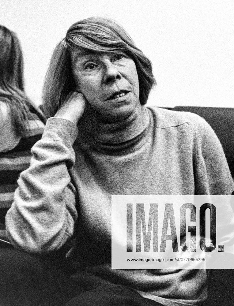 1973 09 25 Report for the CHRISTMAS CALENDAR MOOMINDALEN TV program by Tove and Lars Jansson directed by Pi Lind and Ingegerd Lönnroth First broadcast 1973 12 01 Tove Jansson, author and artist, is seen here Sweden