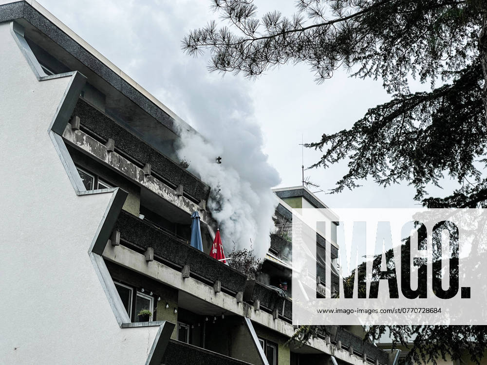 Heroic neighbor rescues disabled person from apartment on fire 18 injured persons one seriously injured found lying in front of building serious apartment fire in Recklinghausen Baumstraße 7aIMG 0494604 serious apartment fire in Recklinghausen BaumstraßeNorth Rhine-Westphalia, Recklinghausen, Germany