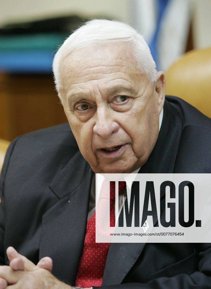 Jul 10, 2005; Jerusalem, ISRAEL; Israeli prime minister ARIEL SHARON opens the weekly government meeting at his Jerusalem offices. Mandatory - ZUMAu10_ 20050710_sim_u10_010
