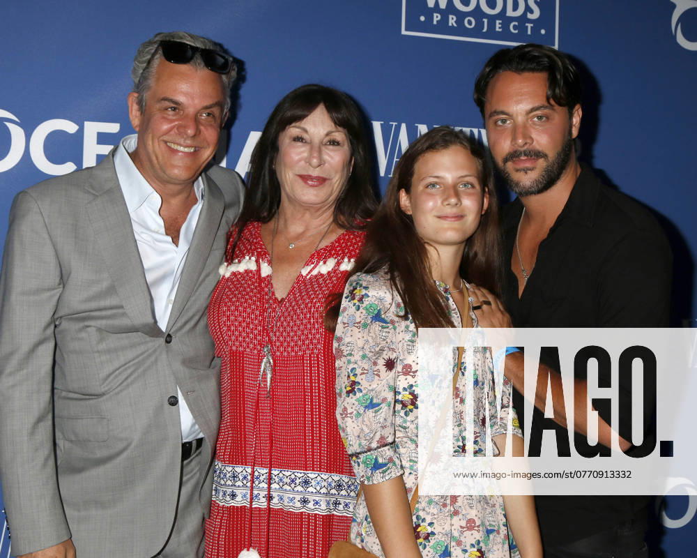 USA - Oceana And The Walden Woods Project Present: Rock Under The Stars With Don Henley And Friends - Los Angeles LOS ANGELES - July 17: Danny Huston, Anjelica Huston, Stella Huston, Jack Huston at the Oceana And The Walden Woods Project Present: Rock Under The Stars With Don Henley And Friends at the Private Residence on July 17, 2017 in Los Angeles, CA Los Angeles CA USA