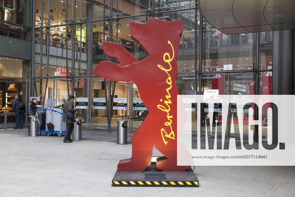 Berlinale Bär Aufsteller vor den Potsdamer Platz Arcaden in Berlin 2017 Berlinale Bär Aufsteller vor den Potsdamer Platz Arcaden in Berlin 2017