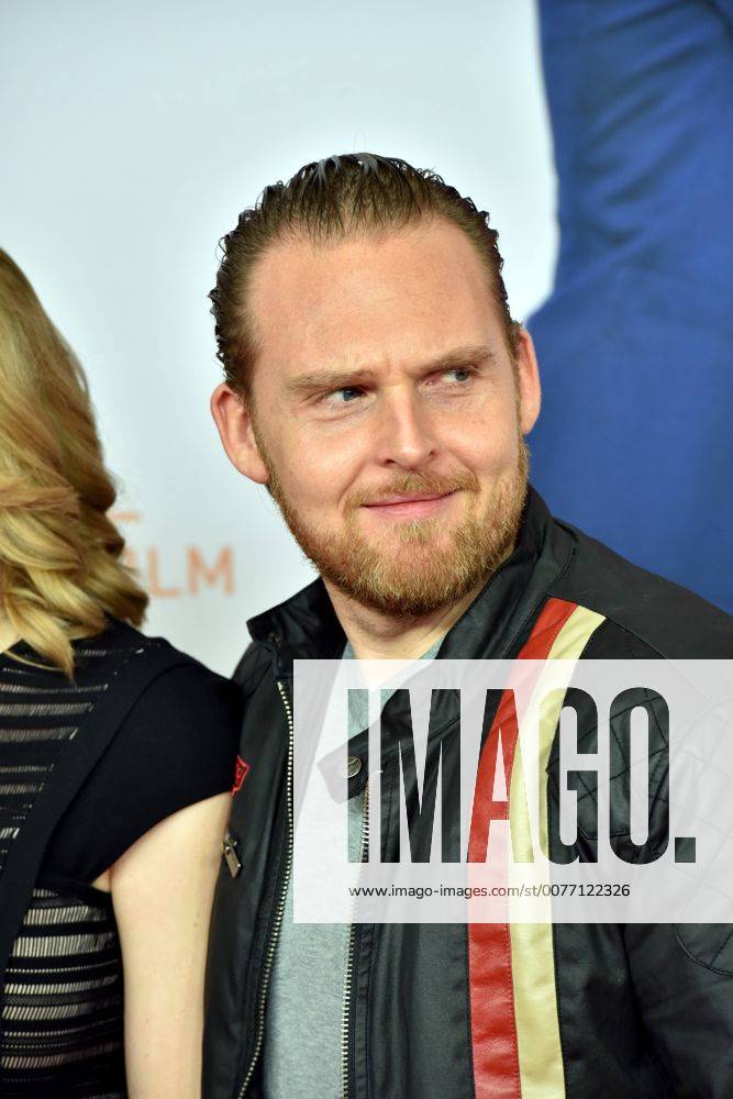 Der Schauspieler Axel Stein posiert am 07.02.2017 in Köln bei der Premiere des Films Schatz nimm Du sie .