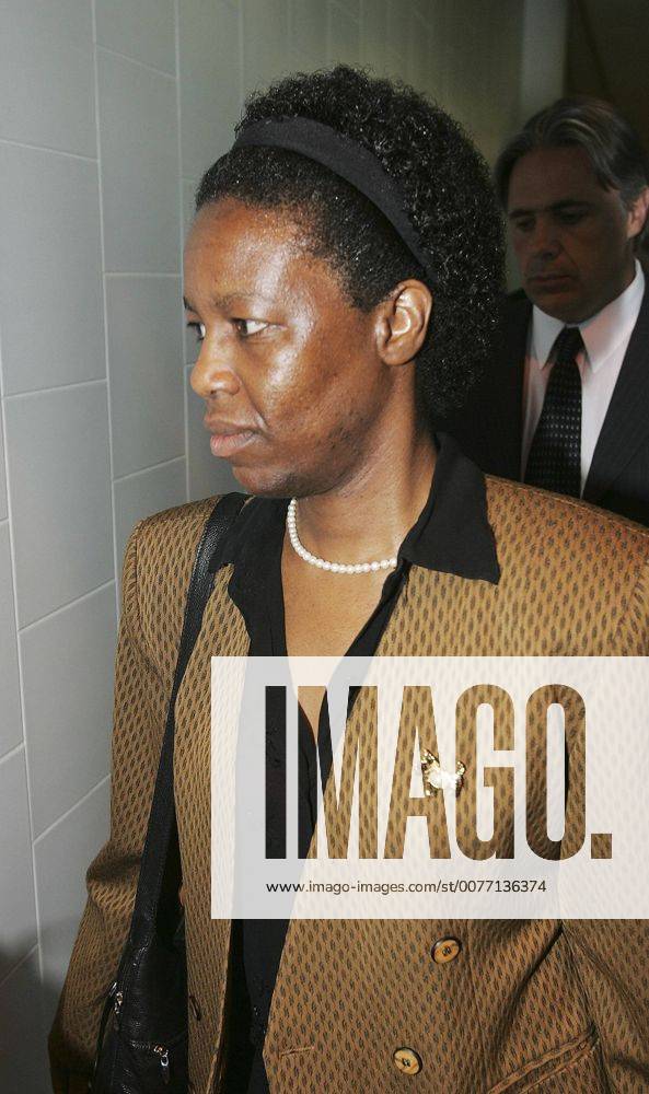 Jun 01, 2005; Joliette, Canada; Sylvie Bordelais, Karla Homulka s lawyer, heads to the courtroom at the courthouse in Joliette, Quebec, June 1, 2005, for Homolka s hearing. Mandatory - ZUMAt14_ 20050601_mdm_t14_636