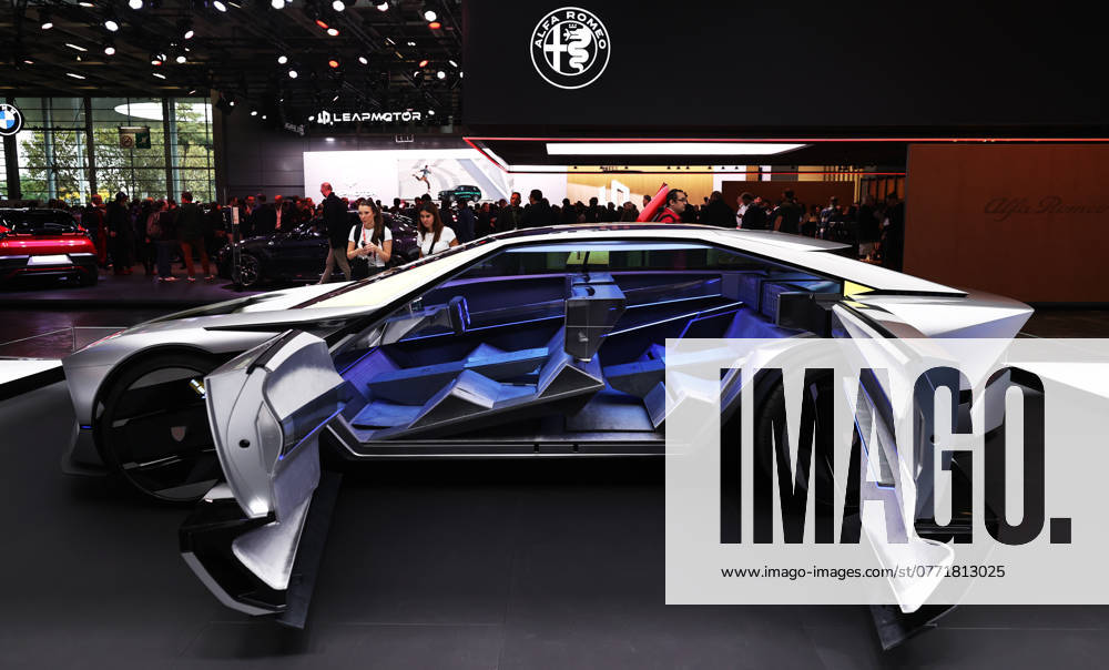 (241014) -- PARIS, Oct. 14, 2024 -- People visit the 2024 Paris Motor Show in Paris, France, on Oct. 14, 2024. The 2024 Paris Motor Show kicked off here on Monday, which is expected to attract 500,000 visitors over its seven-day run. ) FRANCE-PARIS-AUTO SHOW GaoxJing