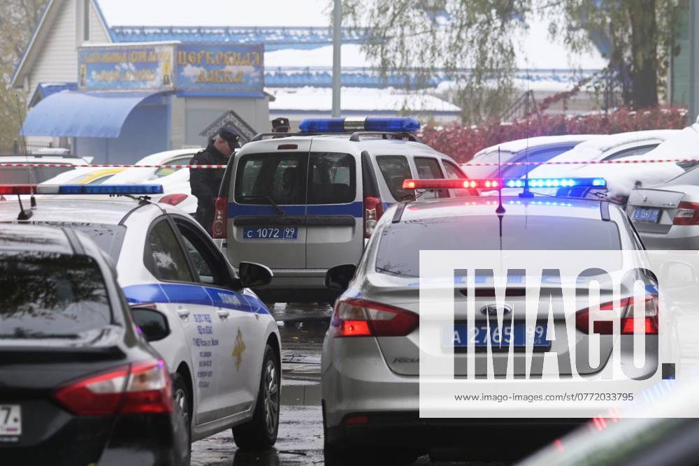 Russia Car Blast 8785589 15.10.2024 Police officers work at the site after an improvised explosive device exploded in the Tank sport utility vehicle injuring tree people, in the south-west of Moscow, Russia. Aleksey Nikolskyi Sputnik Moscow Russia