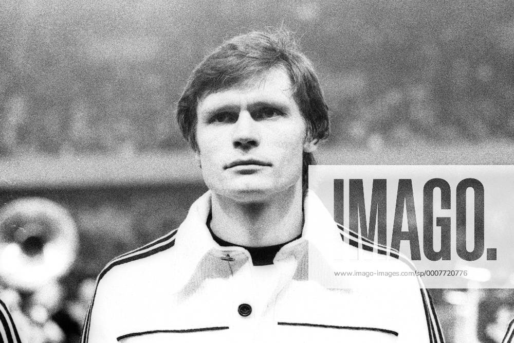 Freundschaftsspiel 1977 in Paris - Frankreich - BR Deutschland 1:0 - Peter Nogly (BRD) Porträt