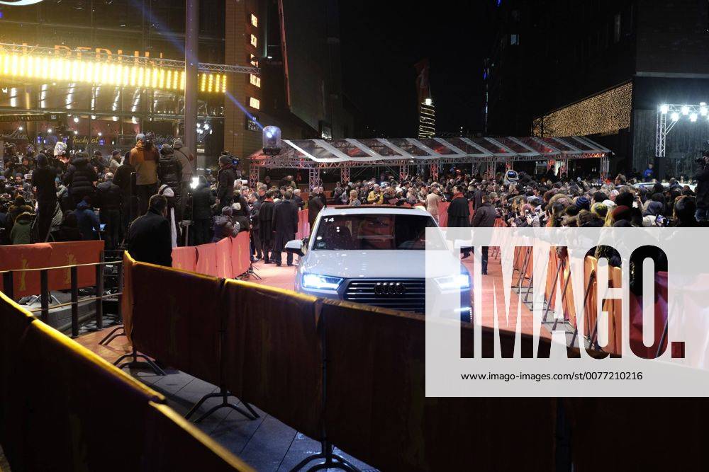 Vorfahrt der Premierengäste anlässlich der Eröffnung der 67 Berlinale 67. Internationale Filmfestspiele Berlin