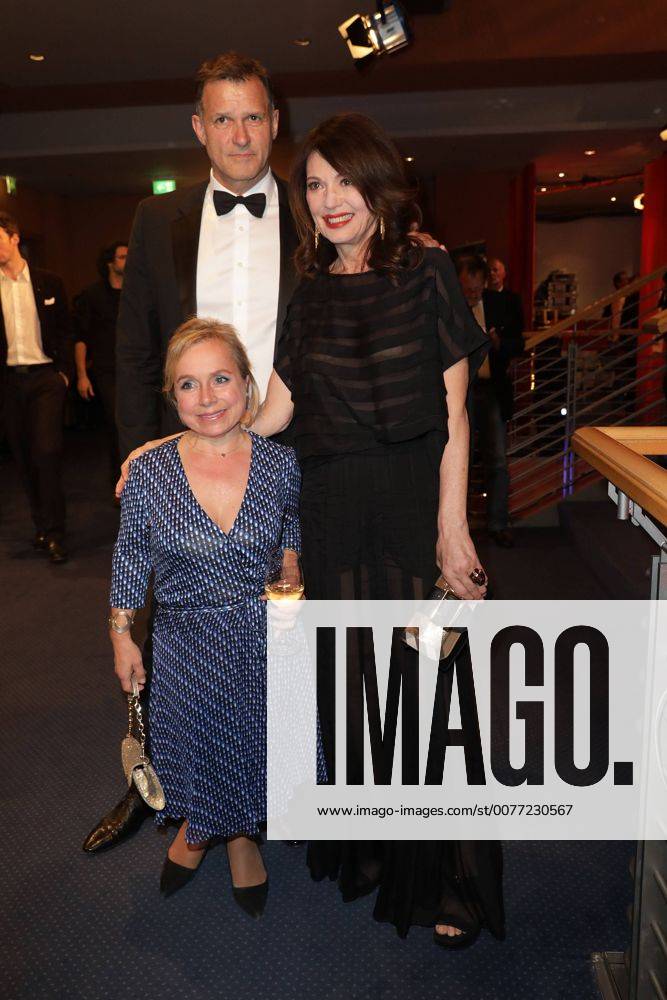 Iris Berben und Heiko Kiesow mit Christine Urspruch bei der Party zur Eroeffnung der 67. Berlinale am 9.02.2017 in Berlin Berlinale 2017 Opening Party in Berlin, 2017