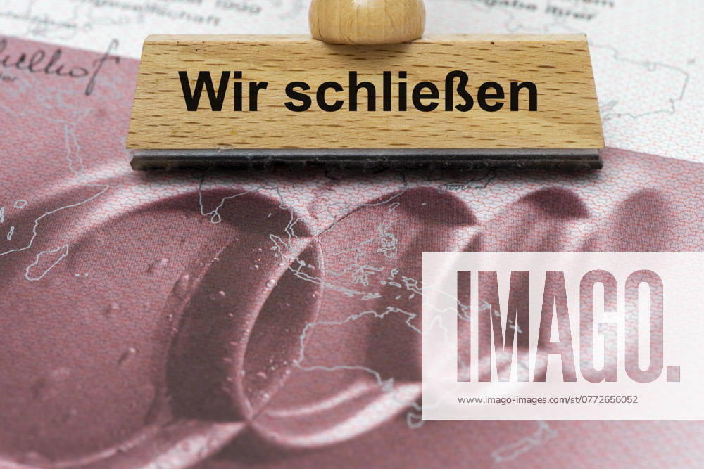 AUDI crisis with risk of plant closure A wooden stamp is inscribed with the words We are closing, above an AUDI share Symbolic image