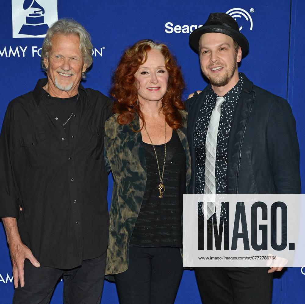 A Song Is Born, The 16th Annual GRAMMY Foundation Legacy Concert 23 January 2014 - Los Angeles, California - Bonnie Raitt, Kris Kristofferson and Gavin DeGraw. A Song Is Born, the 16th Annual GRAMMY Foundation Legacy Concert, presented by Seagate, held at the Wilshire Ebell Theatre. Photo Credit: Christine Chew AdMedia Los Angeles CA United States