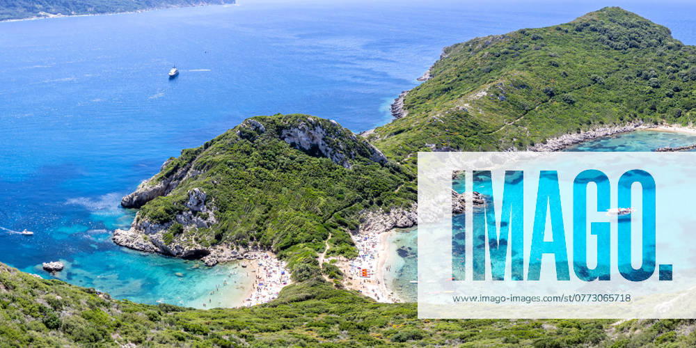Strand Porto Timoni Beach mit türkisblauem Meer Panorama auf der Insel Korfu in Griechenland Korfu, Griechenland - 6. Juni 2024: Strand Porto Timoni Beach mit türkisblauem Meer Panorama auf der Insel Korfu, Griechenland.