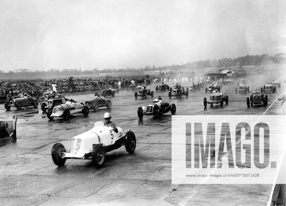 Orig caption FORTY TWO OF BRITAIN S FASTEST CARS COMPETE IN THRILLING RACE FOR INTERNATIONAL TROPHY AT BROOKLANDS Fortytwo of the most famous racing drivers in England, in the fastest cars in tye country, took part in the Junior Car Club s International Tr