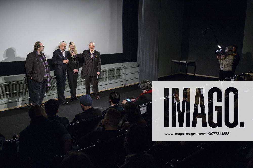 Christoph Otto (Distributor), der Barkeeper Charles Schumann (Karl Georg Schuhmann), Regisseurin Marieke Schroeder und Thomas Struck, Leiter der Kulinarische Kino, im Kinosaal des Martin Gropius Bau beim Kulinarischen Kino der Berlinale am 13.02.2017